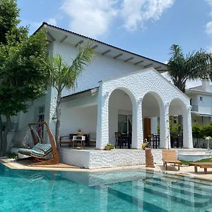 https://flora-boheme-butik-otel.aegeanhotels.net